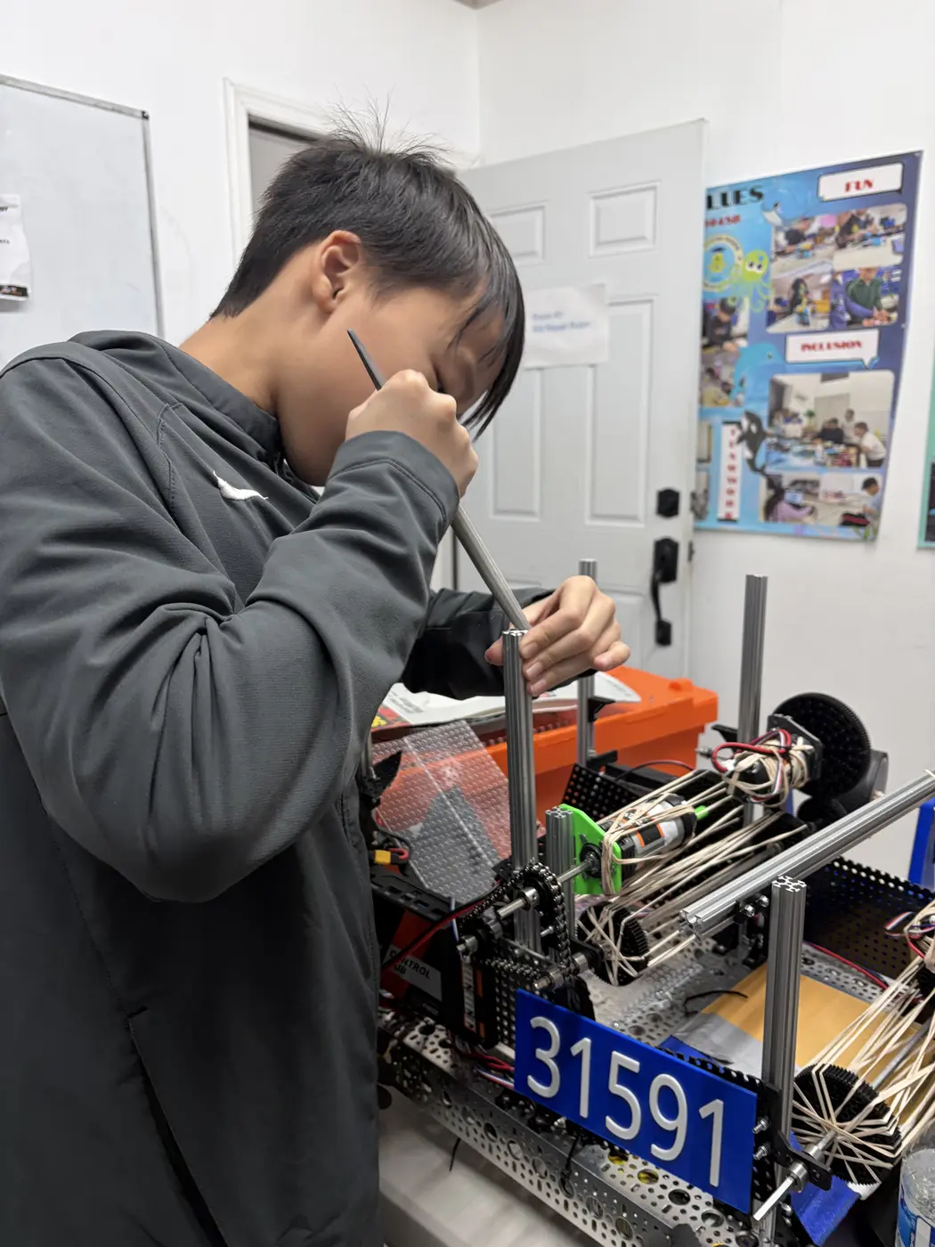 Assembling the robot with the 31591 number plate